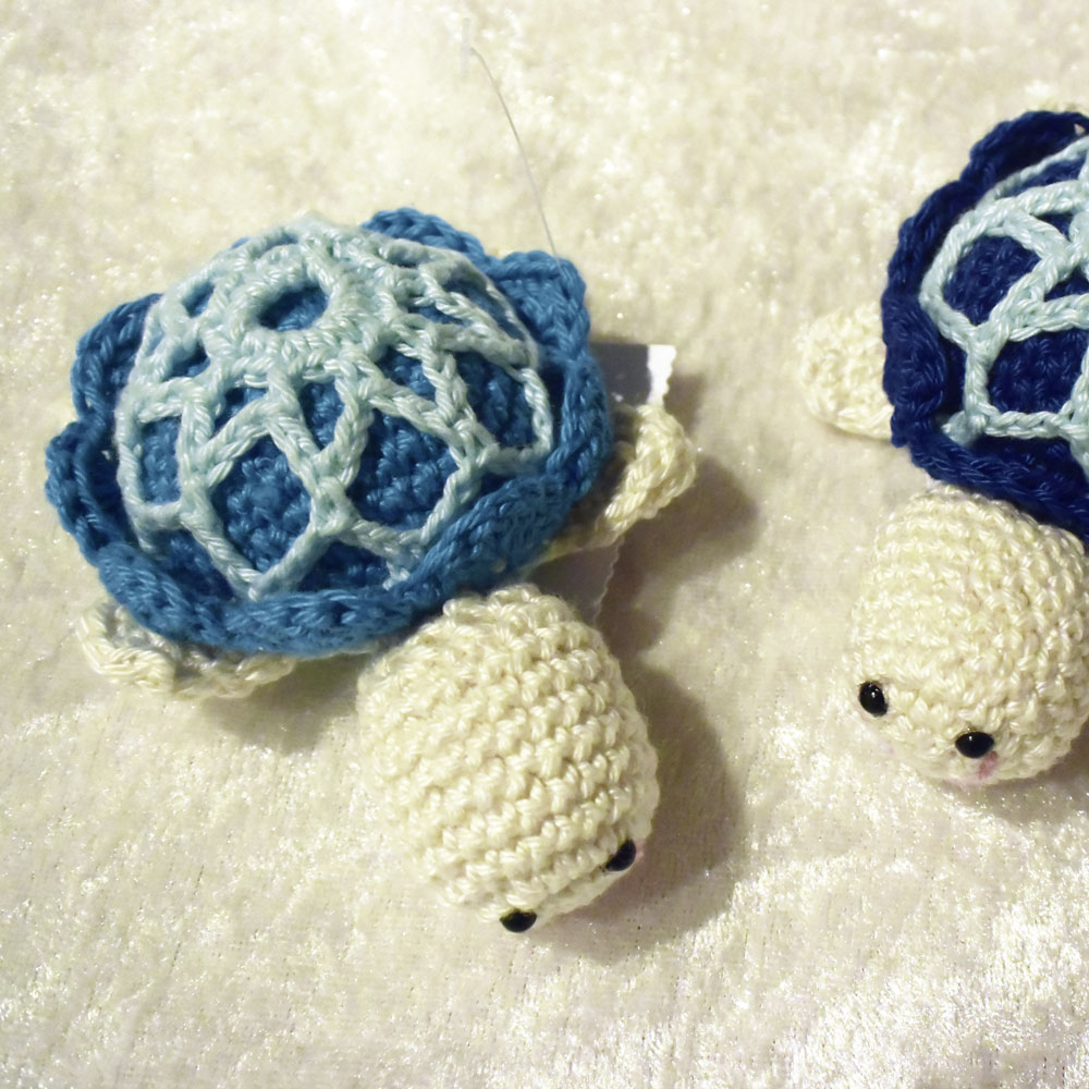 Selbsgemachte Häkeltierchen vom Hof Stich
